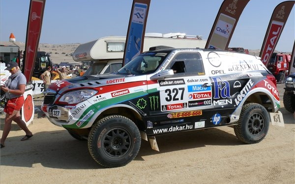 Dakar 2013 - Szalayék nehéz nap végén a 72. helyen a célban