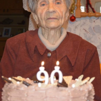 A 90 éves Marika néni életét az unokák teszik teljessé