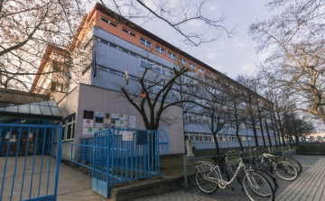 Komplex iskola fejlesztésre felkészítő vezetőképzés tananyaga lett a  Kossuth innovációja