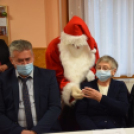 Lovaskocsival járta be Petőfiszállást a Mikulás