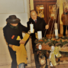 Lobog a hitet jelképező láng városunk adventi koszorúján