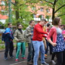 Vidám búcsú a sulitól: bolond ballagók a Kossuth utcán