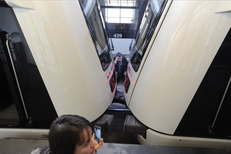 Összeütközött két metró a fővárosban - többen megsérültek