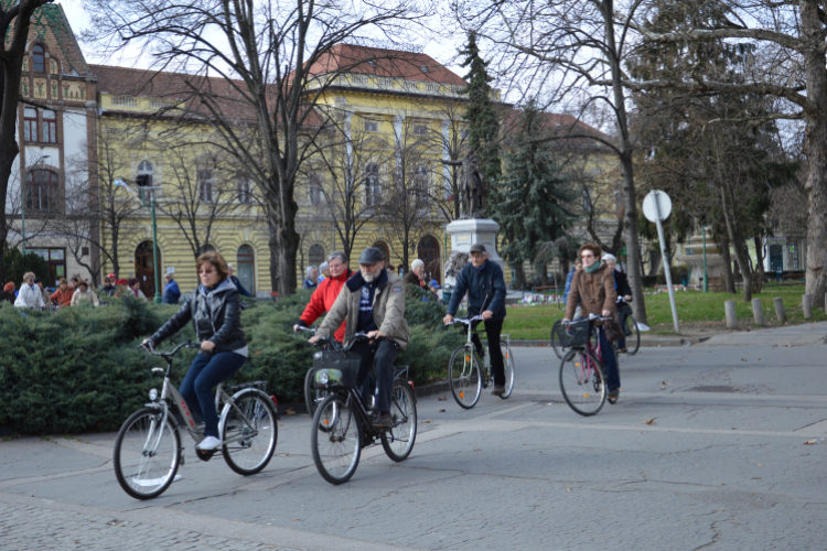 Két kerékkel a Bankfalui Emlékparkba