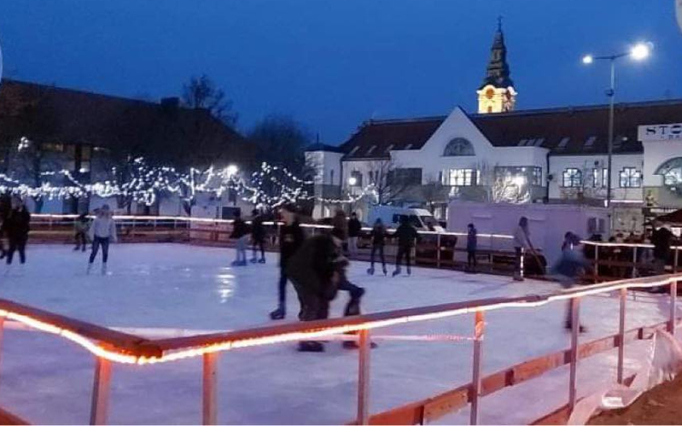 Január 23-ig nyitva marad a jégpálya