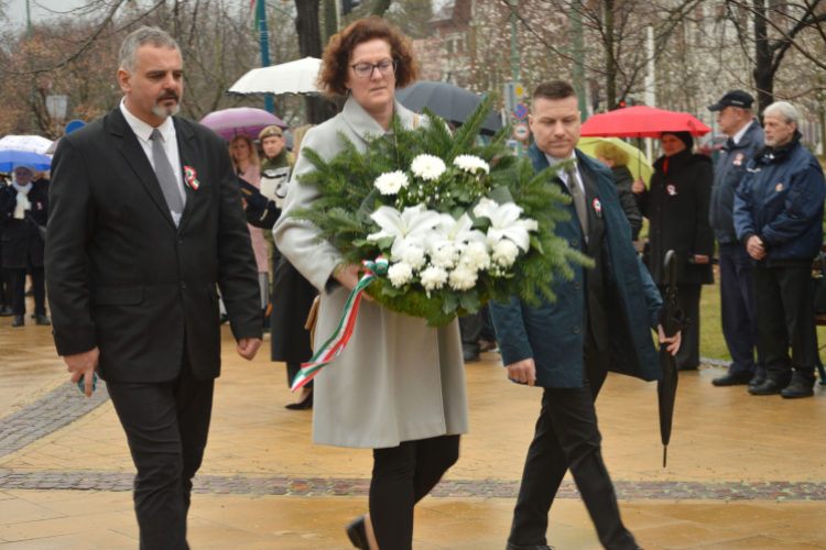Kokárdát tűzve ünnepeltek Félegyházán