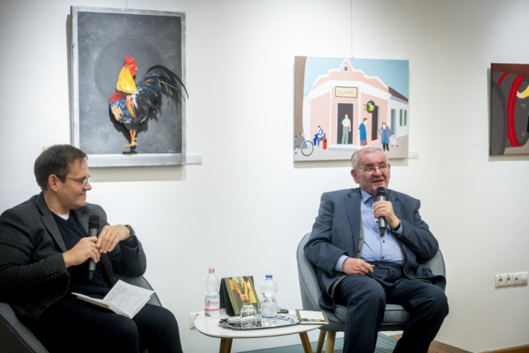 Bemutatták Lezsák Sándor legújabb művét a Petőfi Sándor Városi Könyvtárban