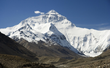 A tavaszi szezonban 346 hegymászó próbálkozik a Mount Everest meghódításával