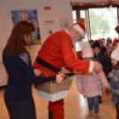 A szaloncukor mellé mozifilmet is kaptak az óvodások