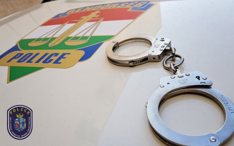 Megharapta az eladót a félegyházi parfümrabló