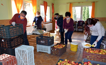 A petőfiszállási Csicsergő Óvoda dolgozói most is serénykednek