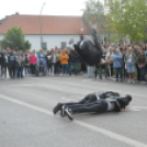 Bolondballagás Kiskunfélegyháza főutcáján