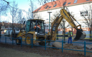 Bontással kezdődött el a városközpont felújítása Félegyházán