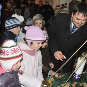 Meggyújtották a második adventi gyertyát