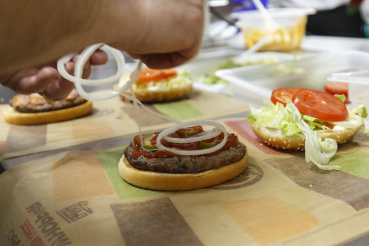 Megérkezett Magyarországra a Burger King húsmentes hamburgere