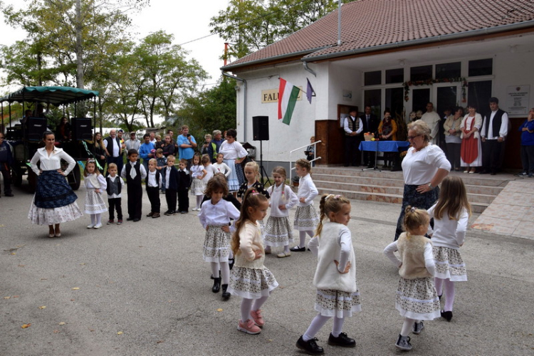 Szüreti felvonulást tartottak Petőfiszálláson