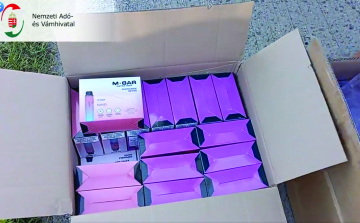 Mintegy hatezer e-cigarettát talált a NAV egy bolgár sofőrnél az M5-ösön