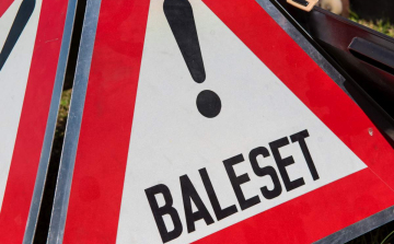 Személygépkocsi és kukásautó ütközött Kiskunfélegyházán