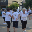 Csaknem száz szenior örömtáncos ropta a főtéren