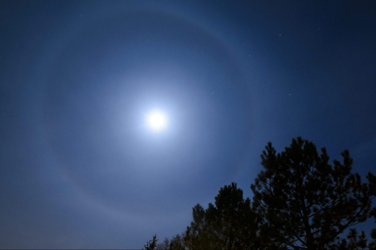 Ne lepődjön meg a különleges látványon: négyes fogatot láthat majd az égen