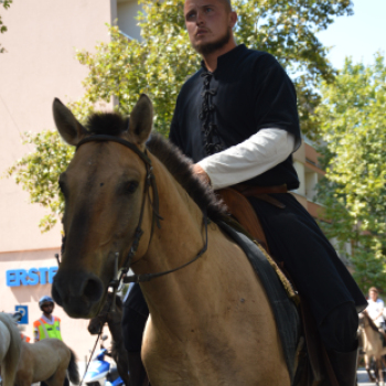 Felvonulással vette kezdetét a Kunfakó Ünnep