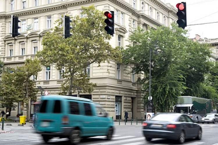 Minden szabályt megszegünk, ha nem látunk rendőrt