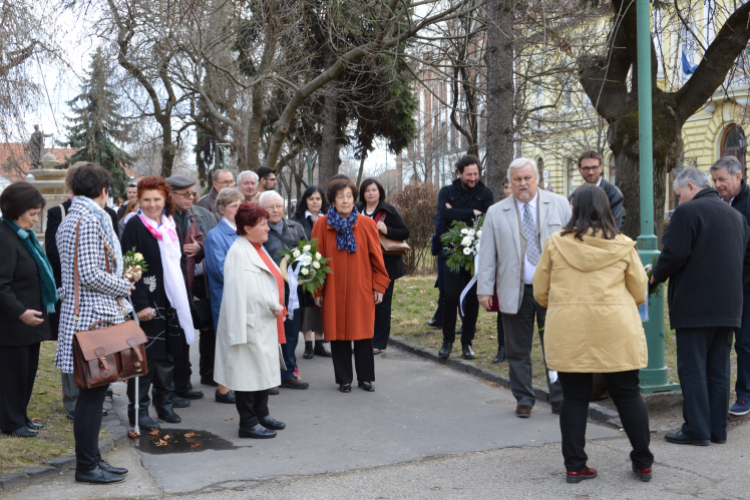 130 éve született Holló László