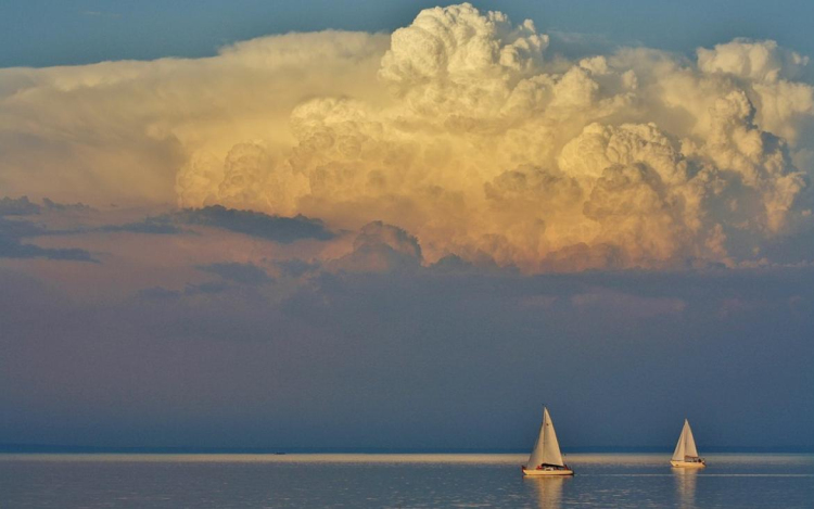 Tízezernél is többen indulhatnak a Balaton-átúszáson