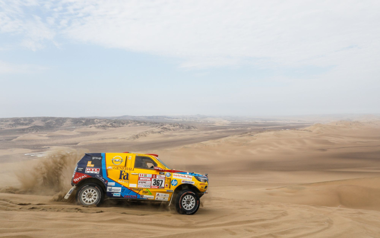 Dakar 2018 - Szalayék nem folytathatják, Peterhansel növelte előnyét