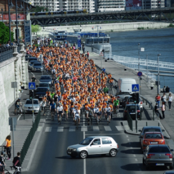 Több tízezer bringás gurult Budapesten