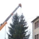 Pompázik karácsonyfa a lakótelepen élőknek is