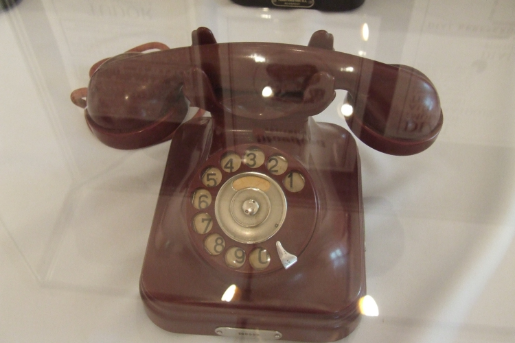 Retro-telefon kiállítás