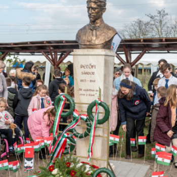 Petőfi Sándor mellszobrot avattak Petőfiszálláson március 15-én