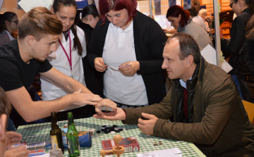 Kitárta kapuit a Közgé péntek éjjel