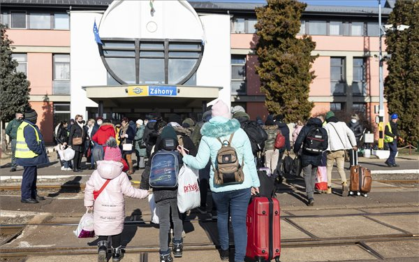 Több mint tízezren érkeztek kedden Ukrajnából