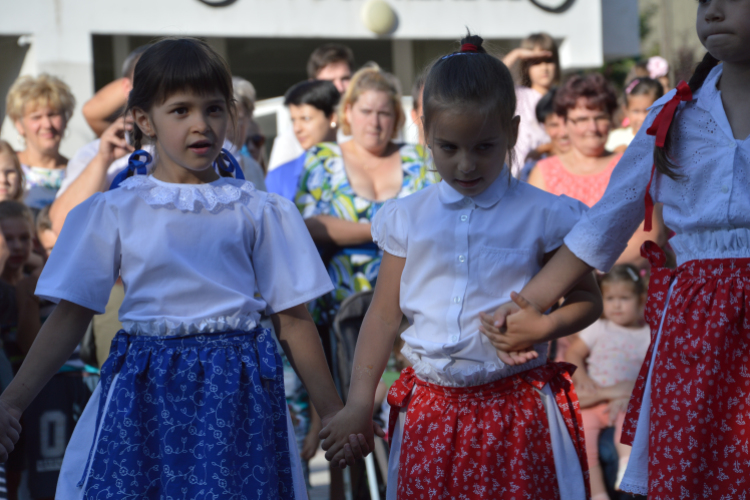 Táncparkettnek is bevált a Nefelejcs utca