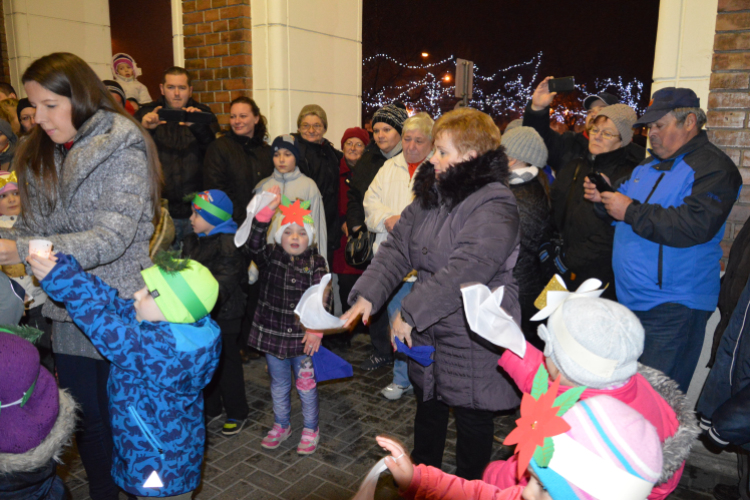 Felgyulladt az első adventi gyertya