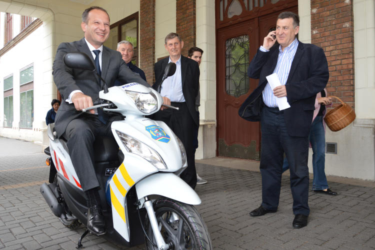 Értékes ajándékot kaptak a polgárőrök