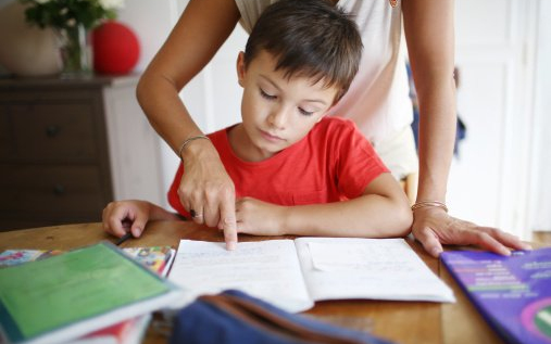 Küszködnek a magyar családok: a gatyájuk is rámegy a különórákra