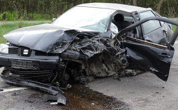 Négyen megsérültek a 44-esen történt balesetben