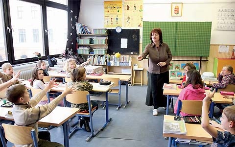 Húszezer tanár fizetése nő