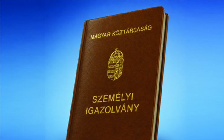 Augusztusban érvényüket vesztik a régi, könyv formátumú személyazonosító igazolványok 