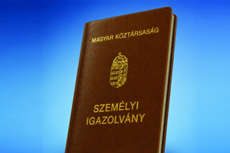 Augusztusban érvényüket vesztik a régi, könyv formátumú személyazonosító igazolványok 