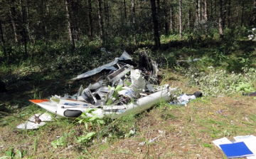 Lezuhant egy motoros vitorlázó repülőgép 