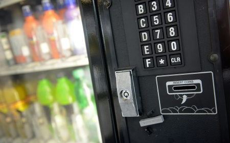 Július 1-jétől minden automatát lát a NAV