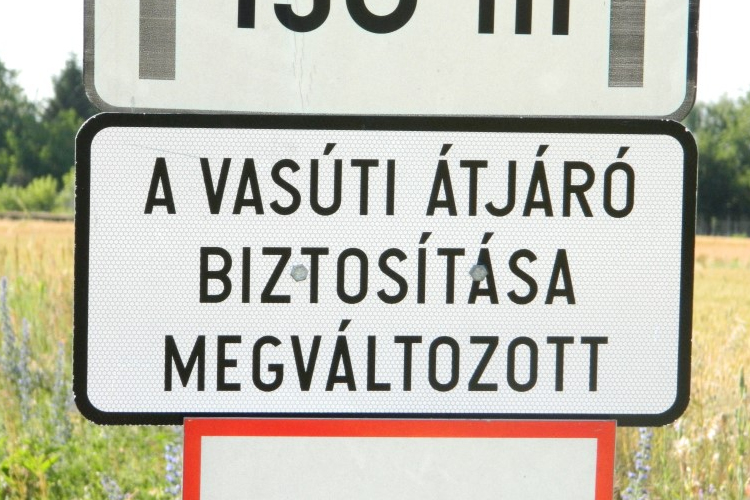 Új vasúti átjáró épült Petőfiszálláson