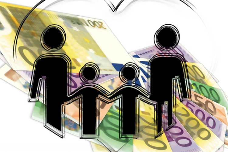 Péntektől érkeznek a családtámogatási ellátások