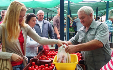 Ünnepi nyitva tartás a Piacon