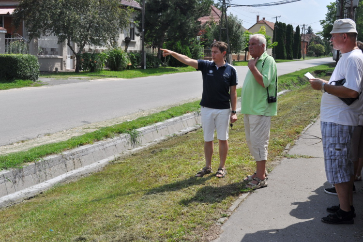 Kibélelték a Halasi út – Katona József utca sarkán lévő a vízelvezető árkot