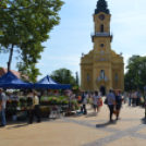 Virágba borult a főtér